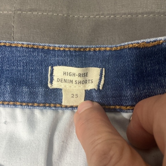 Madewell high rise denim shorts. 25” waist - Picture 3 of 5